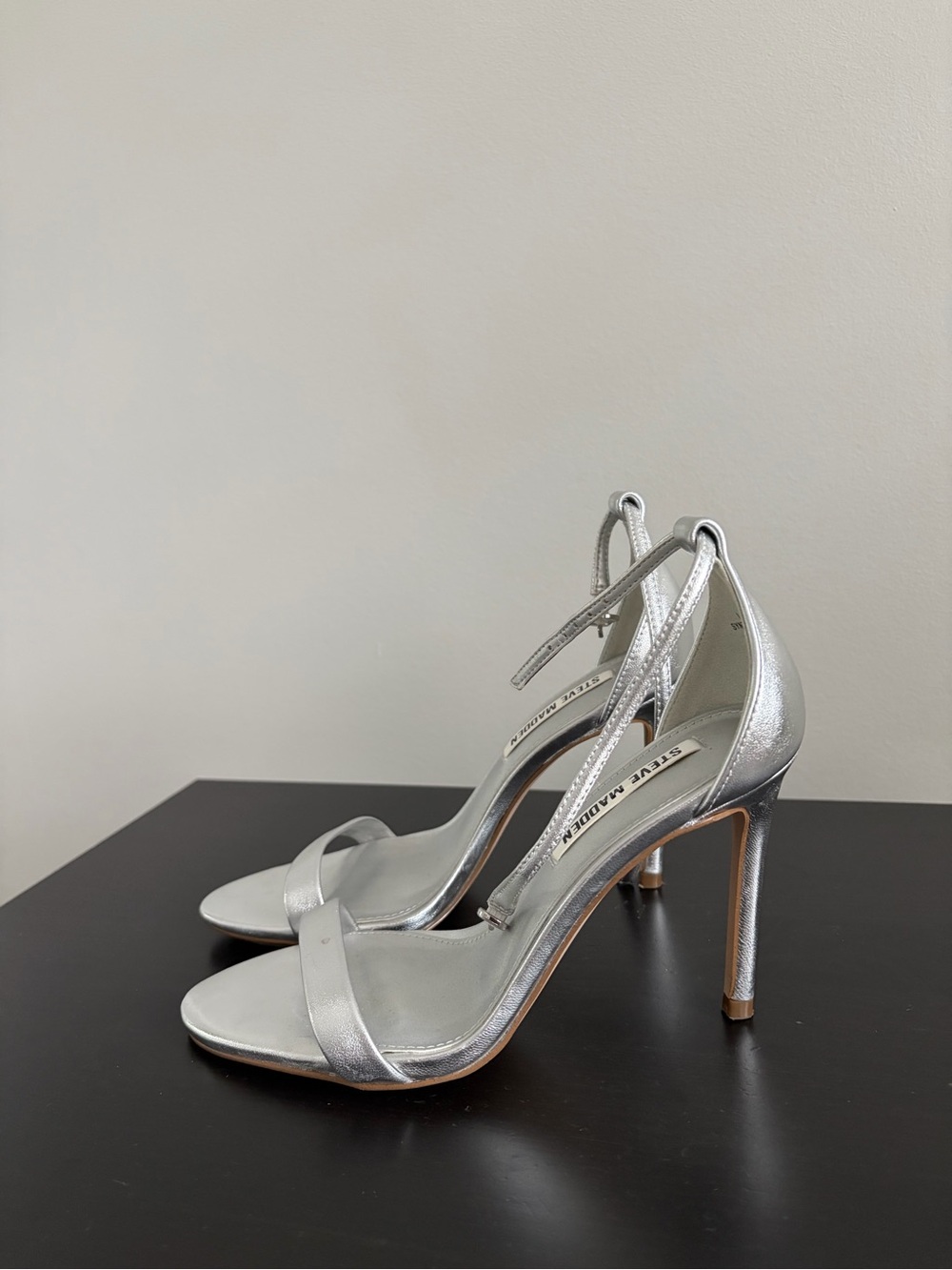 Steve Madden Tecy Silver Leather Ankle-Tie Heel  Sandals, Size 6.
